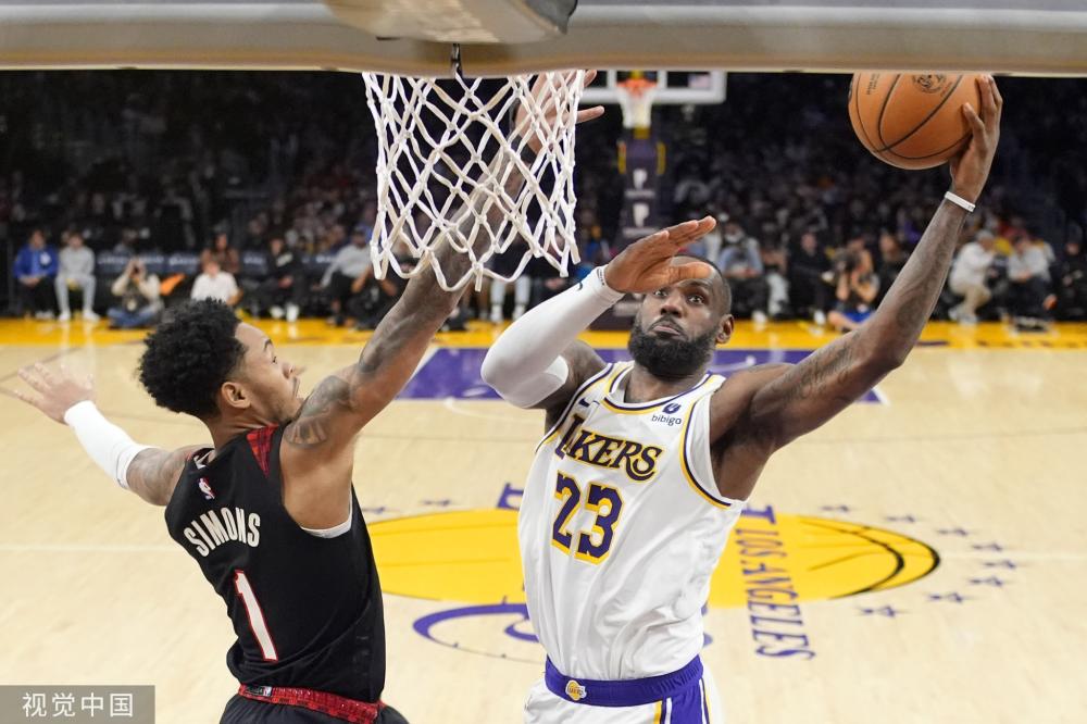 使得他在球 使得他在球